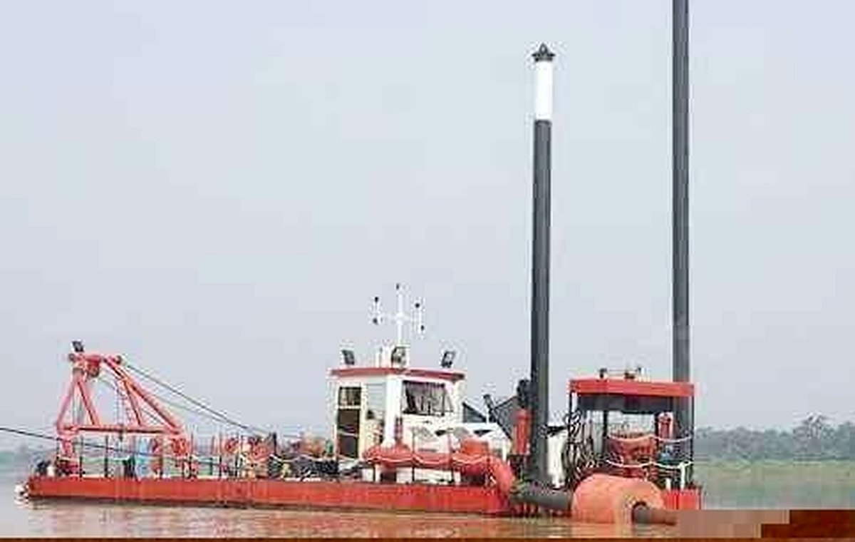 Cutter suction dredger at work